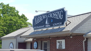 Narrow's Crossing Lounge inside