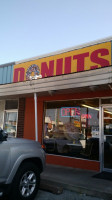 Daylight Donuts outside