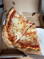 Jerry's Pizza food