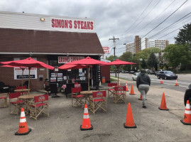 Simon’s Steaks food