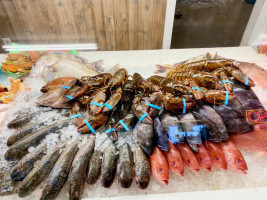 Seven Seas Seafood Market inside