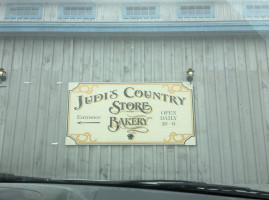 Judis Country Store outside