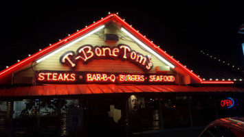 T Bone Tom's Restaurant outside