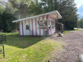 Pamela's Ice Cream outside