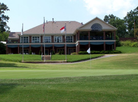 Lake Hickory Country Club Springs Clubhouse outside