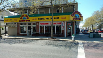 Soprano's Pizza outside