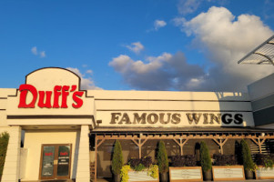 Duff's Famous Wings outside
