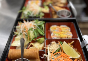 Makin Thai Sushi food