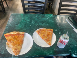 Carlo's Pizza food