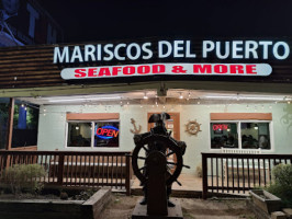 Mariscos Del Puerto outside