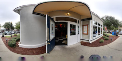 Main Street Island Pub inside