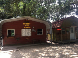 Roger's BBQ Barn outside