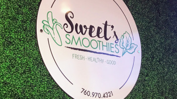 Sweet’s Smoothies food