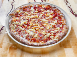 Wonder Crust Pizza Tap House food