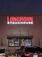 Longhorn Steakhouse outside