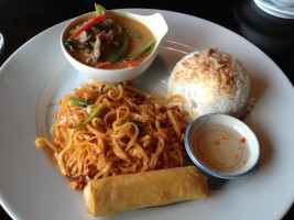 24 Star Thai Cuisine food