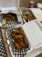 Pirate's Pizza And Wings food