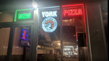 New York Pizza inside