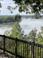 The A-frame Winegarden On The Blufftop At Rocheport food