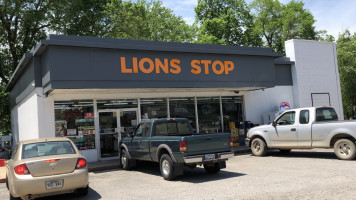 Lions Stop outside