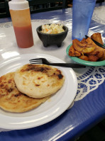 El Buen Gusto Salvadoreño food
