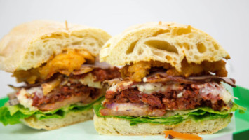 Mundos Sandwich Burger House food
