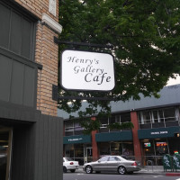 Henry’s Gallery Cafe outside