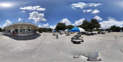 Ritter's Frozen Custard Burgers outside