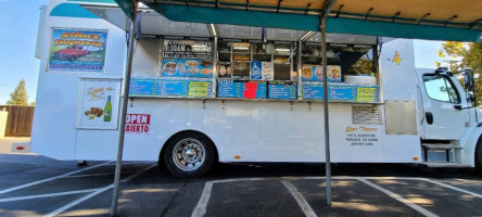 Tacos El Hidalguense outside