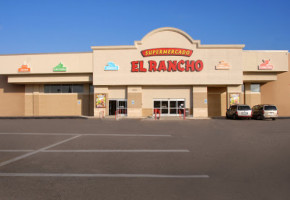 Supermercado El Rancho outside