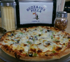 Buzzards Pizza food