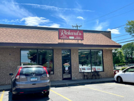 Richard's Grinders Of West Springfield outside