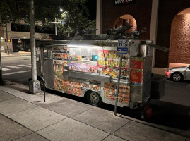 Halal Food New York Gyro Food Truck outside