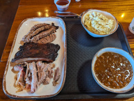Dickinson -b-que Steakhouse food