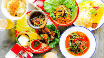 Saap Ver Authentic Thai Cuisine food