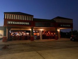 Bill's Steakhouse Saloon South outside