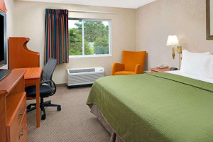 Travelodge By Wyndham Lincoln Airport I-80 inside