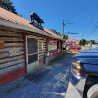 Log Cabin Smoke House food