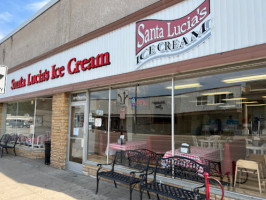 Santa Lucia's Ice Cream outside