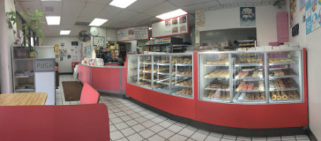 Santa Maria Donuts inside