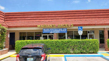 Marian's Bagels outside