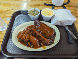Carl's Barbecue food