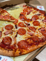 Valentino’s Pizza Arleta food