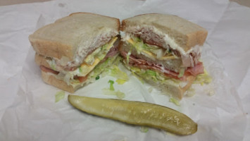 Dilly Deli food