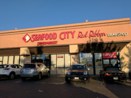Seafood City Supermarket outside