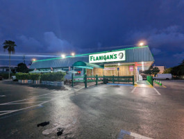 Flanigan's Seafood Bar & Grill outside