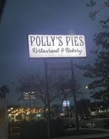 Polly's Pies outside