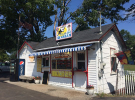 Route 160 Ice Cream outside