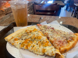 Gaby's Pizza food