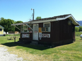 Cosby Barbecue Pit outside